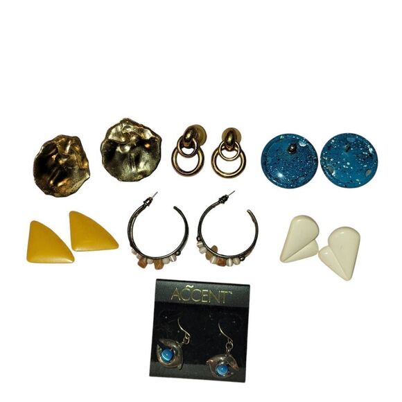 7 pairs of vintage earrings. ^ - Picture 2 of 2